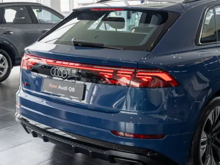 Audi Q8 55 TFSI Quattro 2026 года за 65 040 000 тг. в Алматы – фото 24