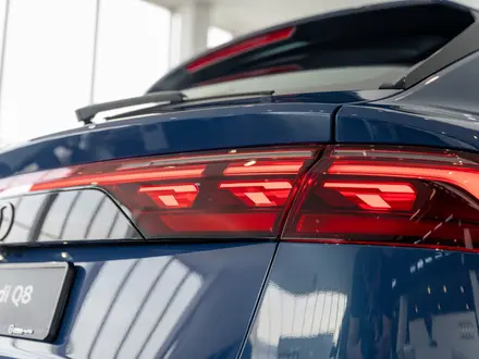 Audi Q8 55 TFSI Quattro 2026 года за 65 040 000 тг. в Алматы – фото 25