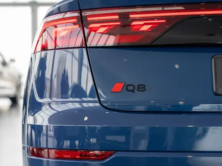 Audi Q8 55 TFSI Quattro 2026 года за 65 040 000 тг. в Алматы – фото 26