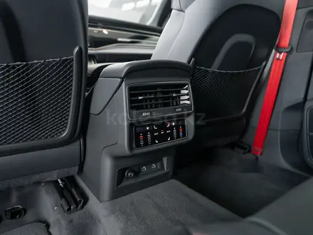 Audi Q8 55 TFSI Quattro 2026 года за 65 040 000 тг. в Алматы – фото 41