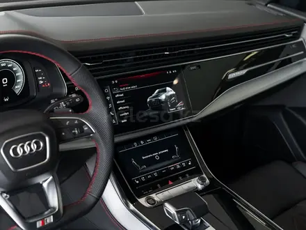 Audi Q8 55 TFSI Quattro 2026 года за 65 040 000 тг. в Алматы – фото 46