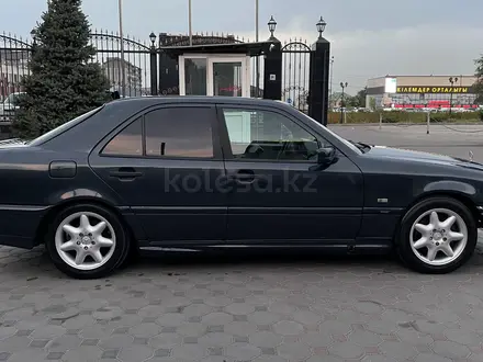 Mercedes-Benz C 240 1998 года за 2 700 000 тг. в Алматы – фото 3