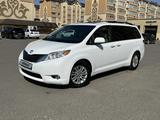 Toyota Sienna 2013 годаfor9 200 000 тг. в Актау