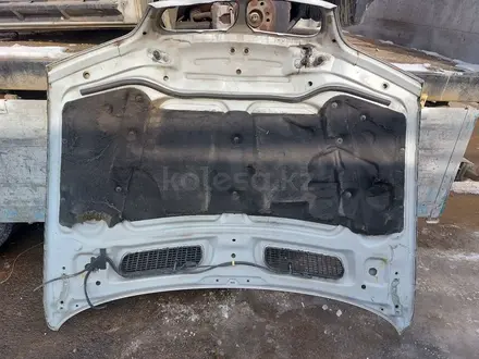 Капот решетки фарсунки омывателя на BMW X5 за 40 000 тг. в Алматы – фото 2