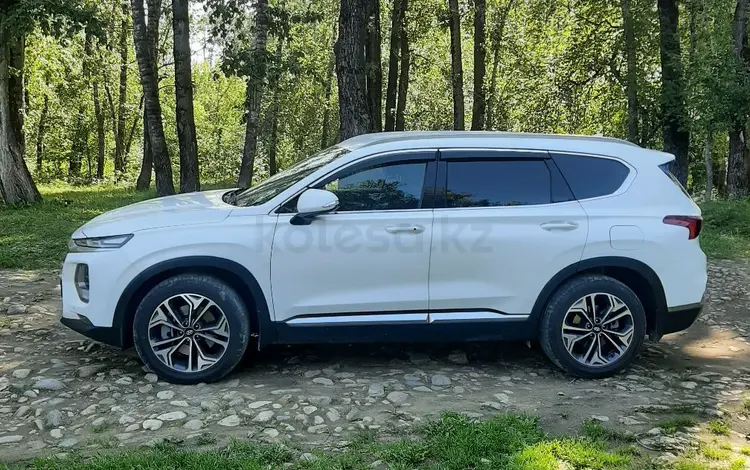 Hyundai Santa Fe 2020 годаүшін15 500 000 тг. в Усть-Каменогорск