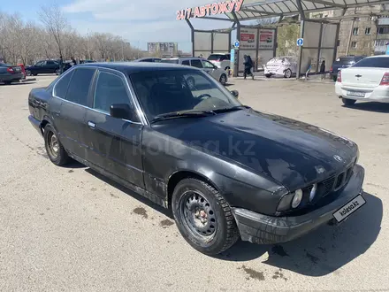 BMW 520 1991 года за 900 000 тг. в Караганда – фото 2