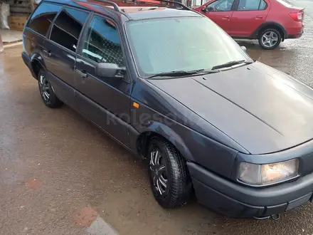 Volkswagen Passat 1992 года за 1 550 000 тг. в Уральск – фото 2