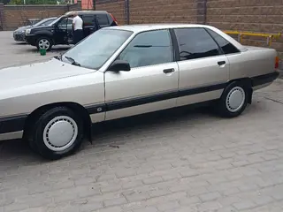 Audi 100