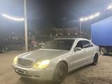 Mercedes-Benz S 320 1999 года за 3 700 000 тг. в Павлодар – фото 2