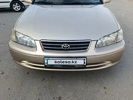 Toyota Camry 2000 года за 3 900 000 тг. в Туркестан – фото 2