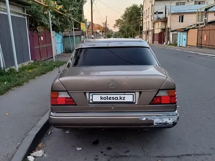 Mercedes-Benz E 230 1990 года за 1 100 000 тг. в Алматы