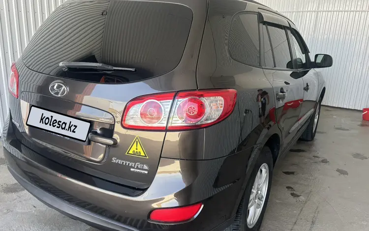 Hyundai Santa Fe 2011 годаүшін8 000 000 тг. в Жанаозен