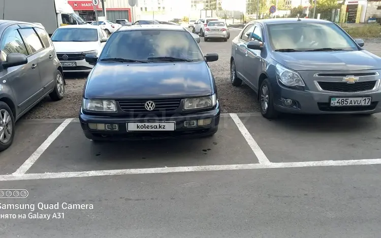 Volkswagen Passat 1995 года за 900 000 тг. в Астана