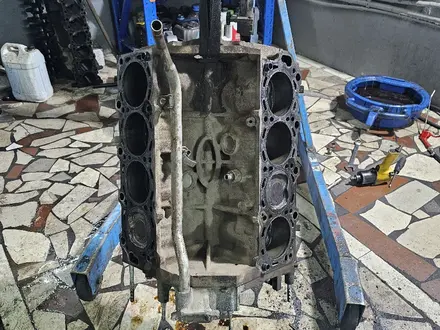 Заряженный блок 4.7.2uz без vvt-i за 350 000 тг. в Караганда