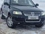 Volkswagen Touareg 2005 года за 5 000 000 тг. в Астана – фото 2