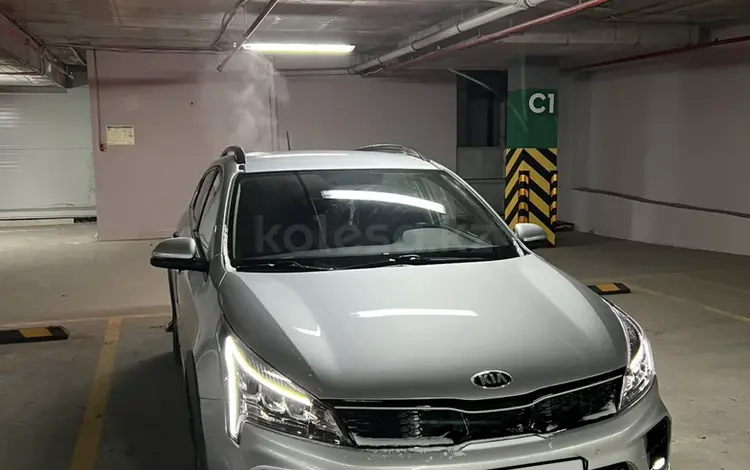 Kia Rio X-Line 2021 года за 9 890 000 тг. в Астана