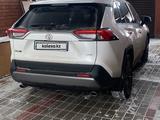 Toyota RAV4 2021 годаүшін17 000 000 тг. в Актобе – фото 3