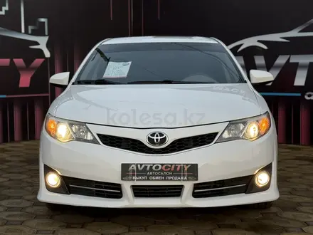 Toyota Camry 2013 года за 5 900 000 тг. в Атырау