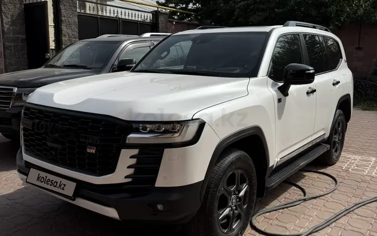 Toyota Land Cruiser 2022 года за 45 000 000 тг. в Алматы