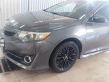 Toyota Camry 2013 года за 7 700 000 тг. в Жанаозен – фото 2