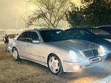 Mercedes-Benz E 320 2001 года за 4 200 000 тг. в Актау – фото 2