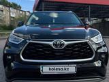 Toyota Highlander 2023 года за 26 000 000 тг. в Астана