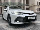 Toyota Camry 2023 годаүшін20 500 000 тг. в Алматы – фото 4