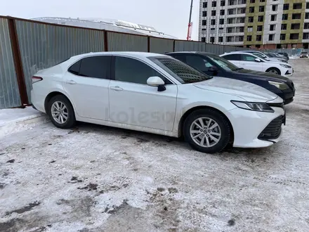 Toyota Camry 2018 года за 13 900 000 тг. в Астана – фото 4