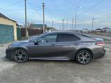 Toyota Camry 2019 года за 9 500 000 тг. в Атырау – фото 3