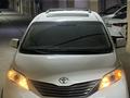 Toyota Sienna 2013 годаfor9 000 000 тг. в Актау