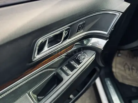 Ford Explorer 2016 года за 13 000 000 тг. в Алматы – фото 12