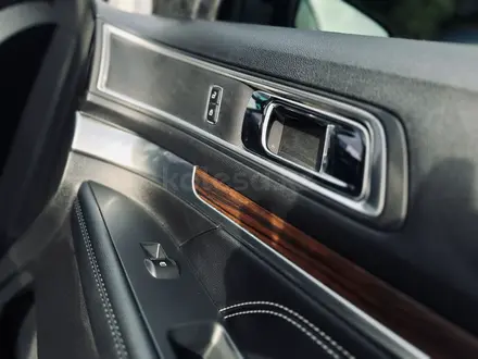 Ford Explorer 2016 года за 13 000 000 тг. в Алматы – фото 13