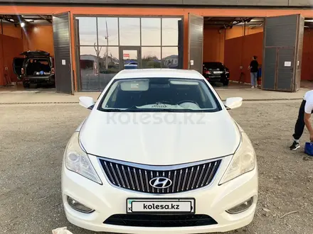 Hyundai Grandeur 2013 года за 8 000 000 тг. в Атырау – фото 12