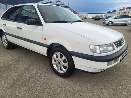 Volkswagen Passat 1996 года за 2 000 000 тг. в Актау – фото 16