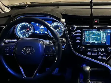 Toyota Camry 2019 года за 20 000 000 тг. в Актобе – фото 9