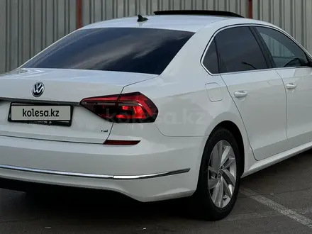 Volkswagen Passat 2017 года за 9 499 999 тг. в Алматы – фото 12