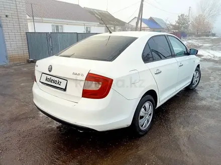 Skoda Rapid 2013 года за 3 200 000 тг. в Актобе – фото 4