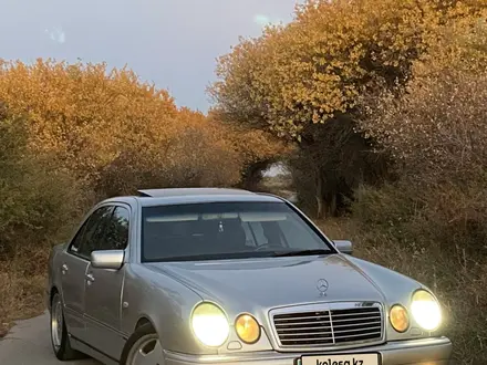 Mercedes-Benz E 320 1998 года за 3 990 000 тг. в Кызылорда – фото 2