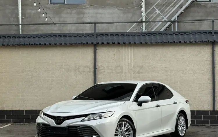 Toyota Camry 2019 года за 13 300 000 тг. в Шымкент