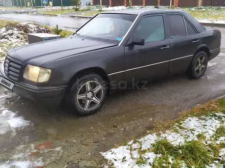 Mercedes-Benz E 220 1993 года за 1 700 000 тг. в Костанай – фото 2