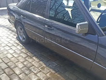 Mercedes-Benz E 230 1993 года за 1 500 000 тг. в Алматы – фото 4