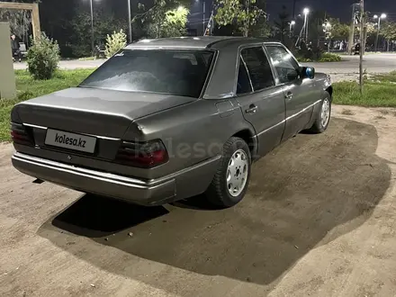 Mercedes-Benz E 200 1992 года за 1 100 000 тг. в Астана – фото 3