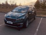 Kia Carnival 2017 года за 11 500 000 тг. в Астана – фото 3