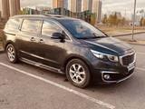 Kia Carnival 2017 года за 11 500 000 тг. в Астана – фото 2