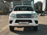 Toyota Hilux 2021 года за 16 800 000 тг. в Алматы
