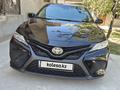 Toyota Camry 2018 года за 10 700 000 тг. в Алматы