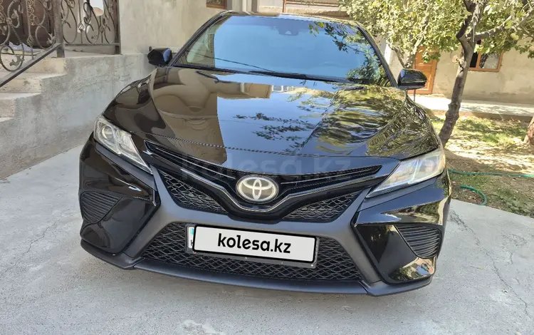 Toyota Camry 2018 года за 10 700 000 тг. в Алматы