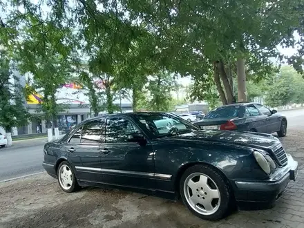 Mercedes-Benz E 220 2001 года за 3 500 000 тг. в Шымкент