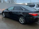 Toyota Camry 2017 года за 6 800 000 тг. в Уральск – фото 3