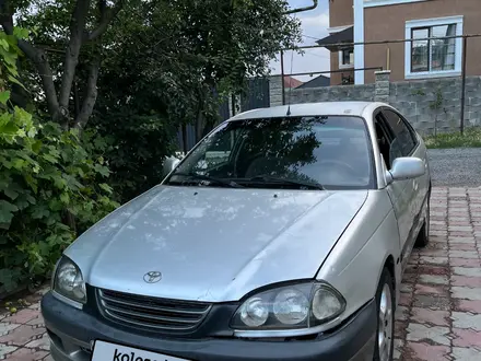 Toyota Avensis 1998 года за 1 750 000 тг. в Алматы